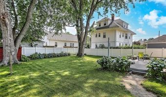 15 Wollaston St, Cranston, RI 02910