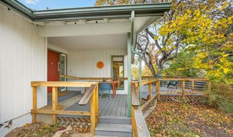 697 Oak Knoll Dr, Ashland, OR 97520