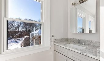 118 Ocean Ave, Cranston, RI 02905