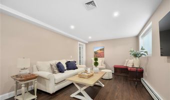 7 Robins Way, North Providence, RI 02904