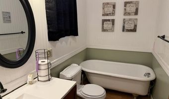 901 E 5th St, Altamont, KS 67330