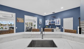 5216 POINT HARBOR Ln, Apollo Beach, FL 33572