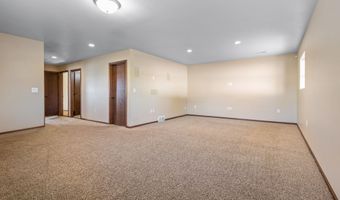 2020 S Lawson St, Aberdeen, SD 57401