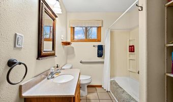 815 Aurora St, Belle Fourche, SD 57717