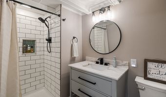 413 NE 7th St, Ankeny, IA 50021