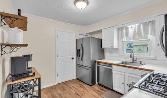 808 Sunset Rd, Beachwood, NJ 08722