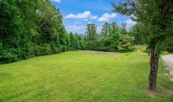 2052 Granny Squirrel Dr, Andrews, NC 28901