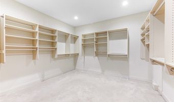 210 Chisholm Ct, Aurora, OH 44202