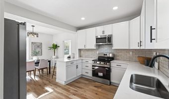 656 Madison St, Anoka, MN 55303