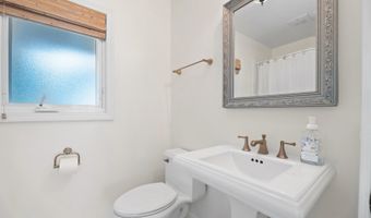 200 N Forest Ct, Addison, IL 60101