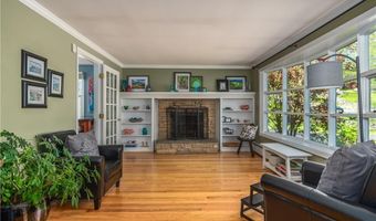 33 Wilbur Rd, Lincoln, RI 02865