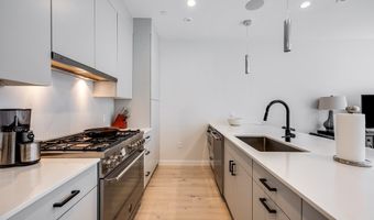 340 W 2nd St 3, Boston, MA 02127