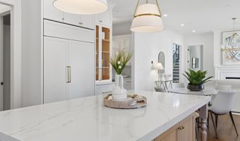 7705 HOLIDAY Ter, Bethesda, MD 20817