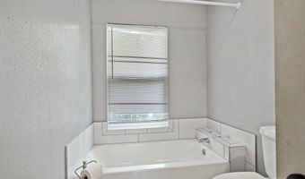 318 W Olive St, Aurora, MO 65605