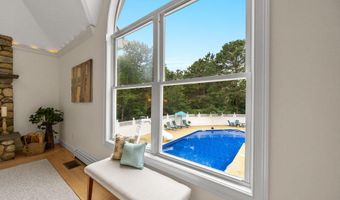 29 Weatherdeck Dr, Bourne, MA 02532