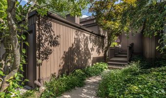 22 Haverhill Ct, Ann Arbor, MI 48105