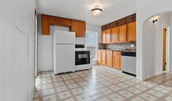 323 5TH St, Algoma, WI 54201