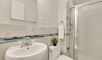 7822 MOORLAND Ln, Bethesda, MD 20814