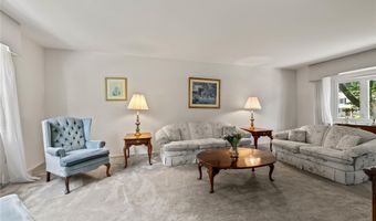 5 Daisy Ct, Airmont, NY 10901