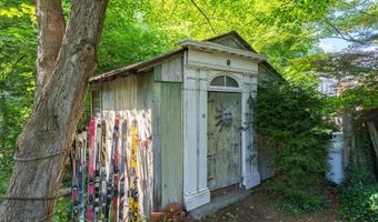 6 Spring St, Chester, CT 06412