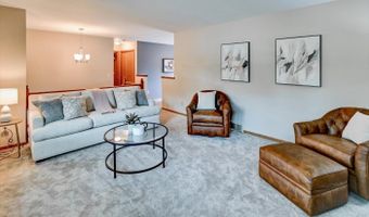 5514 Meadowood Dr, Fitchburg, WI 53711