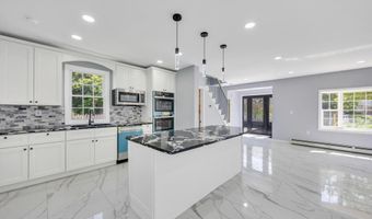 19 William St, Amityville, NY 11701