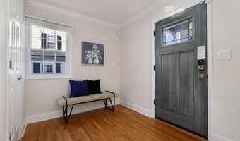 2000 S LANGLEY St, Arlington, VA 22204