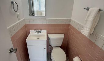 4390 LORCOM Ln 810, Arlington, VA 22207