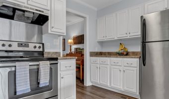 2704 PINE MANOR Ln, Albany, GA 31707