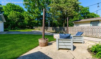 489 1st St, Antioch, IL 60002