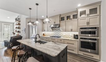 63 Great Hill Dr 63, Bethel, CT 06801