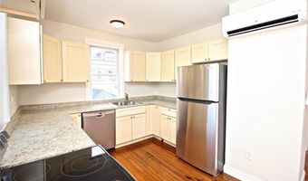 668 Thames St 2, Newport, RI 02840