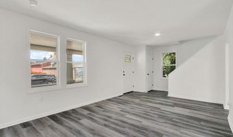 13 E KING St, Abbottstown, PA 17301