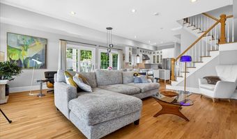 284 Shore Dr, Branford, CT 06405