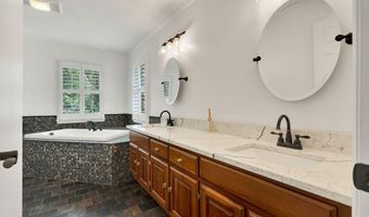 3046 Hawthorne St, Athens, TN 37303