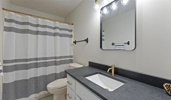 44 Sandwick Dr, Bella Vista, AR 72715