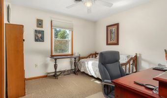 8 BRIGHTWOOD Dr, Hagerstown, MD 21740
