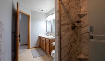 1211 10th Ave SE, Altoona, IA 50009