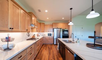 4635 Pleasant Hills Dr, Anderson, CA 96007