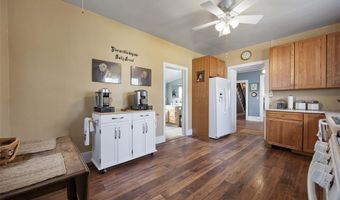 207 N Davis St, Anamosa, IA 52205