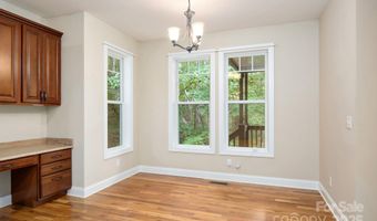 17 Bohemian Ln, Asheville, NC 28805