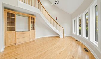 30 Dutchess Dr, Cranston, RI 02921