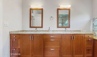 1291 White Chapel Ln, Algonquin, IL 60102
