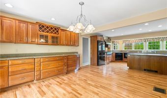61 Kimberly Ln, Cranston, RI 02921