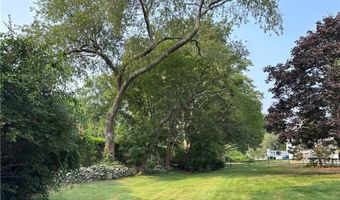 28 Mast Ct, Middletown, RI 02842