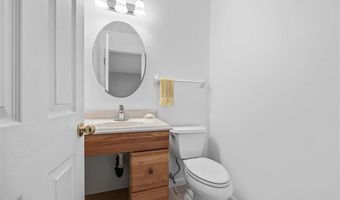 215 Shadyoak Dr, Ballwin, MO 63021