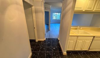 901 N MONROE St 313, Arlington, VA 22201