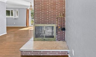2303 Fairview Dr, Alton, IL 62002