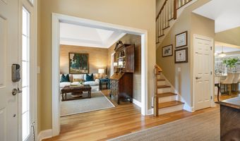 305 Richmond Glen Dr, Cheshire, CT 06410
