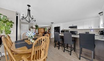 22 Connecticut Ave, Middletown, RI 02842